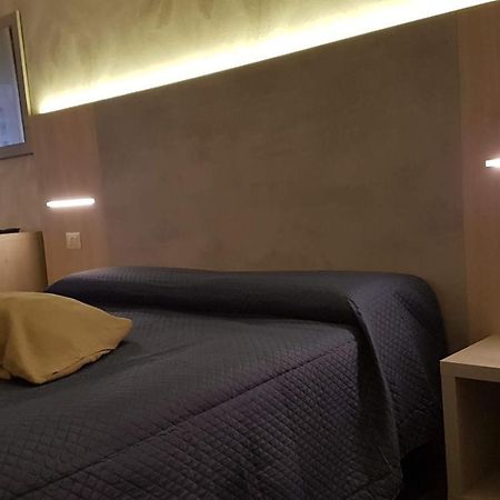 Domus Roma Hotel Bagian luar foto