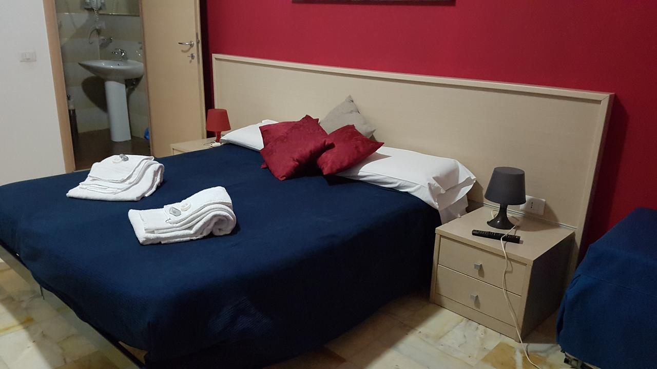 Domus Roma Hotel Bagian luar foto