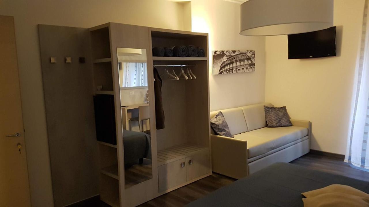 Domus Roma Hotel Bagian luar foto