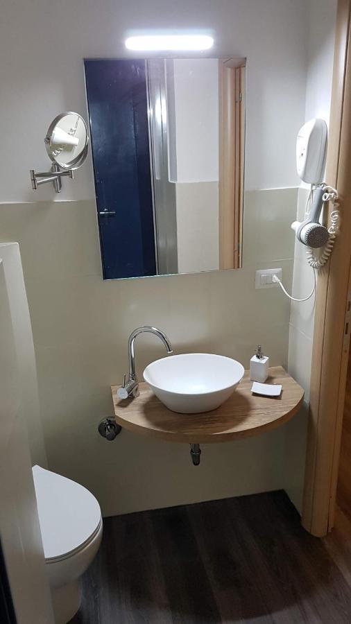Domus Roma Hotel Bagian luar foto